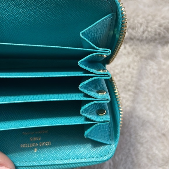 🤎💙 Louis Vuitton Turquoise Monogram Multicartes💙🤎 - Picture 6 of 12